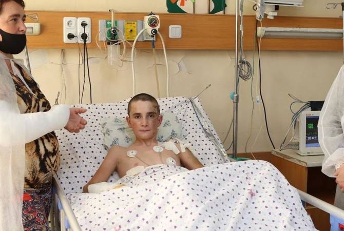 Պատերազմի առաջին օրը վիրավորված 13-ամյա տղայի առողջական վիճակում դրական 
դինամիկա կա

