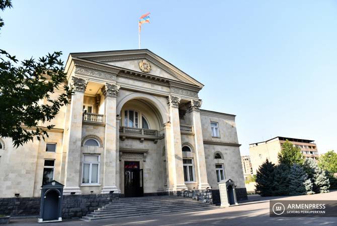 Armenian presidential administration to assist families from Artsakh  