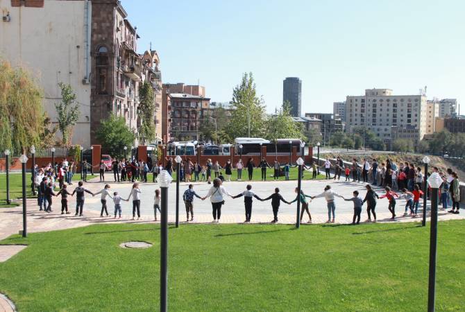 Фонд “Ереван моя любовь” начал новую программу для детей, переехавших из Арцаха

