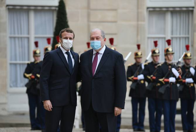 الرئيس الأرميني أرمين سركيسيان يلتقي الرئيس الفرنسي إيمانويل ماكرون بباريس لمناقشة الوضع 
بآرتساخ 