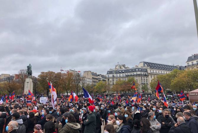 Շուրջ 20 հազար ֆրանսահայեր Փարիզում խաղաղ ցույց են անցկացրել Արցախի անկախության ճանաչման պահանջով