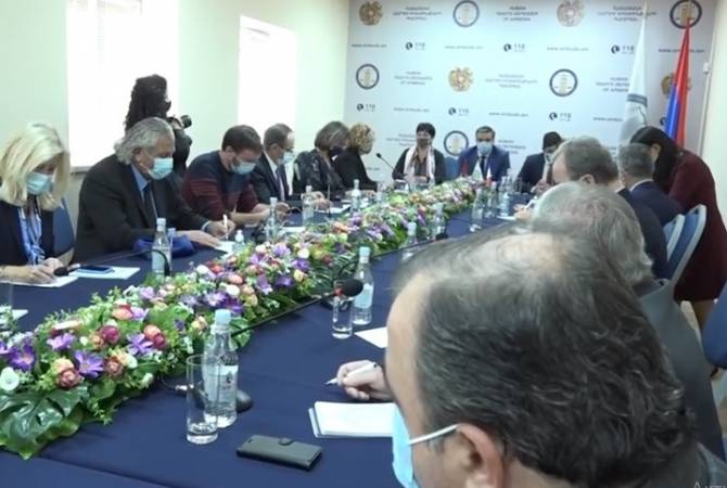 Омбудсмен Армении представил депутатам Франции конкретные примеры зверств 
Азербайджана

