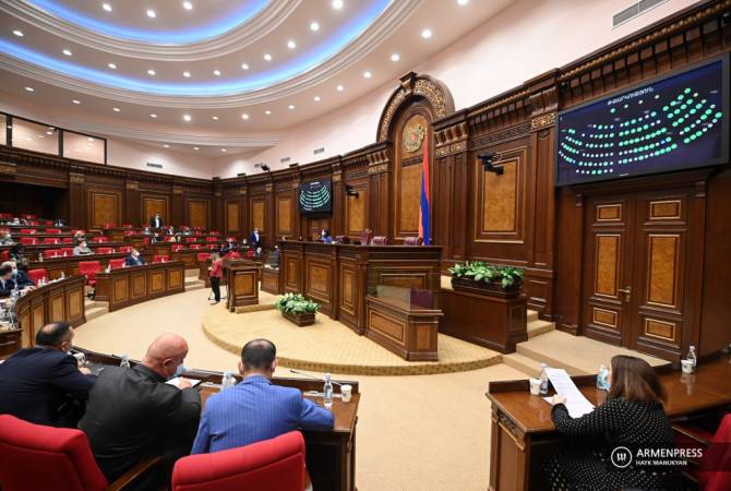Стартовало внеочередное заседание Национального Собрания Армении: ПРЯМАЯ 
ТРАНСЛЯЦИЯ

