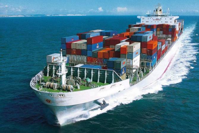 Китай приостановил прием грузов с трех российских судов из-за COVID-19

