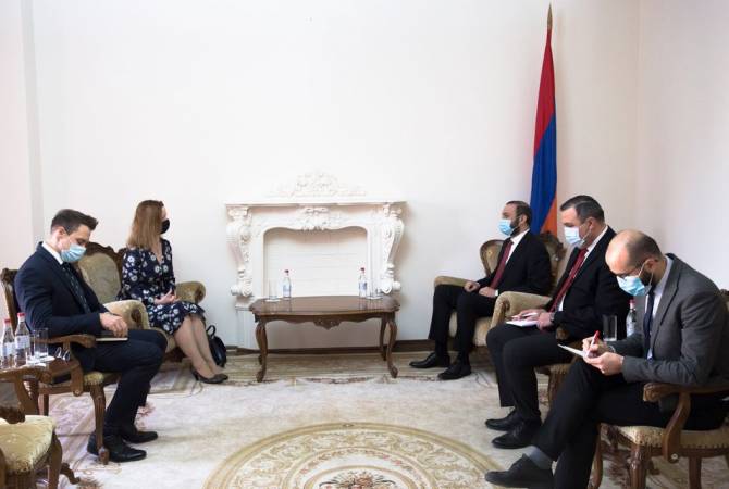 Армен Григорян принял временного поверенного в делах Великобритании в Армении 
Хелен Фейзи


