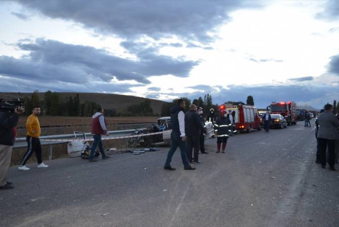 Թուրքիայի Քոնյա նահանգում միկրոավտոբուսը բախվել է ավտոմեքենային. կա 1 զոհ, 
15 վիրավոր
