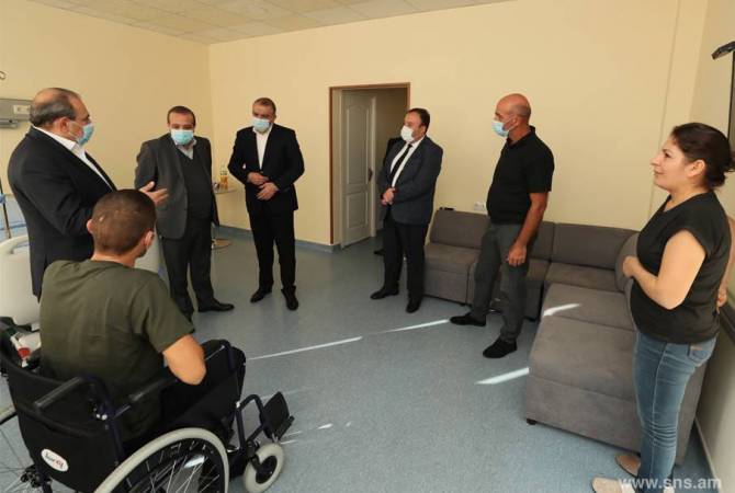 ԱԱԾ աշխատակիցներն այցելել են սահմանապահ զորքերի վիրավոր 
զինծառայողներին