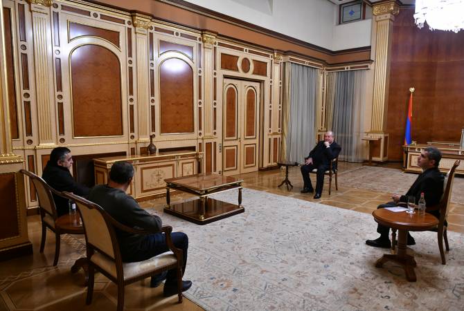 Президент Армении инициировал консультации с политическими силами 

