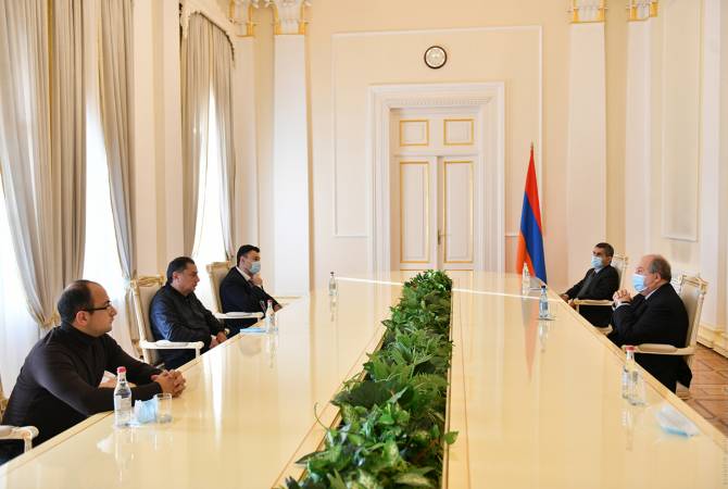 President Sarkissian meets with members of Republican Party of Armenia