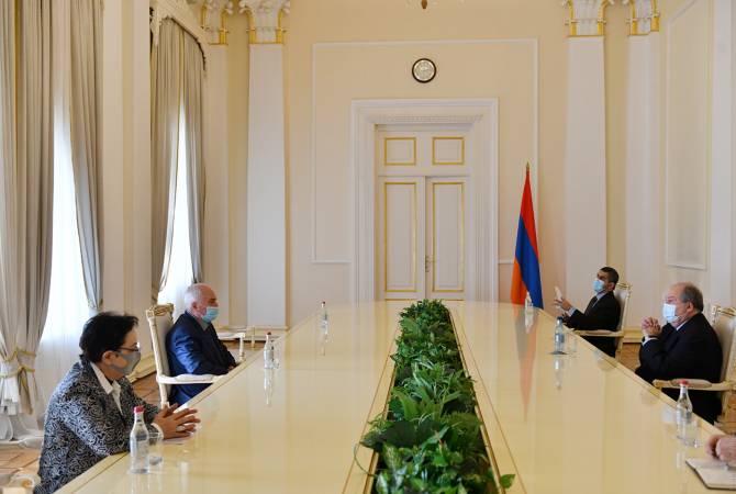 Le Président Armen Sargsyan poursuit les consultations 