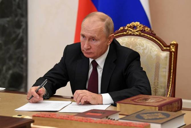 الرئيس الروسي فلاديمير بوتين يوقع مرسوم بإنشاء مركز استجابة إنسانية مشترك في آرتساخ- ناغورنو 
كاراباغ