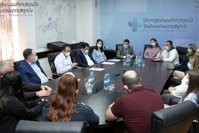 Թորոսյանը հանդիպել է վիրավոր զինվորներին բուժող արտասահմանցի և հայ 
բժիշկների հետ
