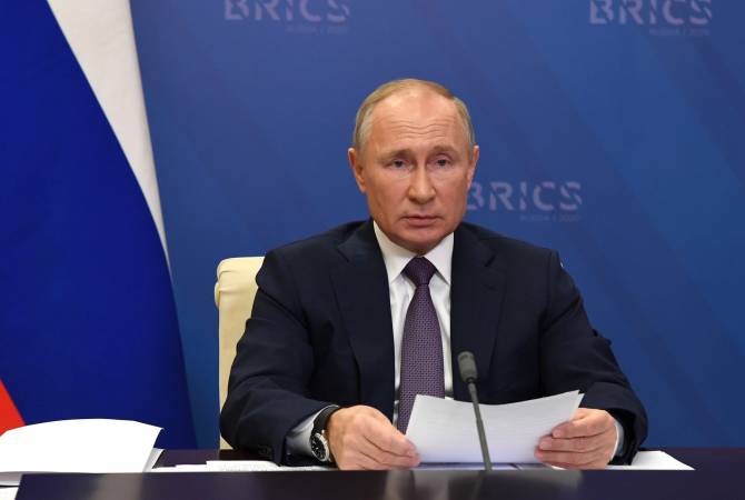 Договоренности по Карабаху сохраняются: Владимир Путин


