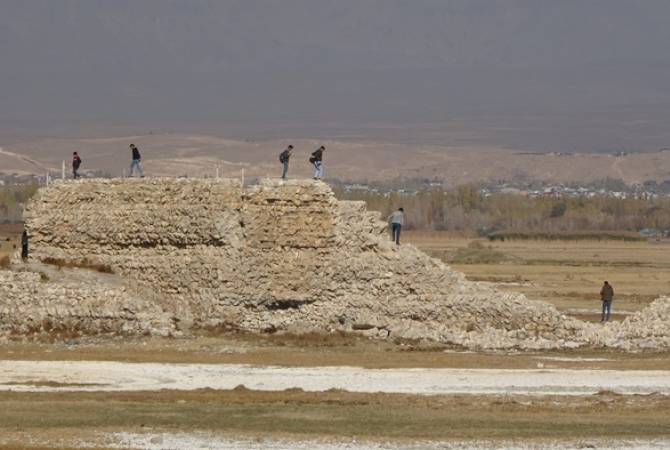 اكتشاف معالم أثرية تابعة لمملكة آرارات مع انخفاض مستوى بحيرة فان في شرق تركيا