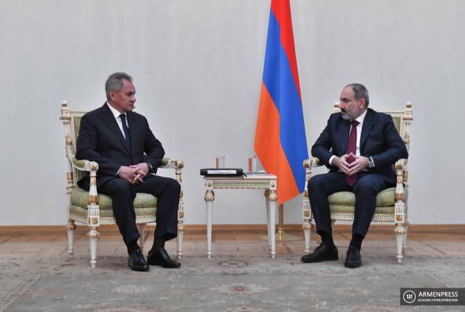 Armenian PM receives Russian Defense Minister