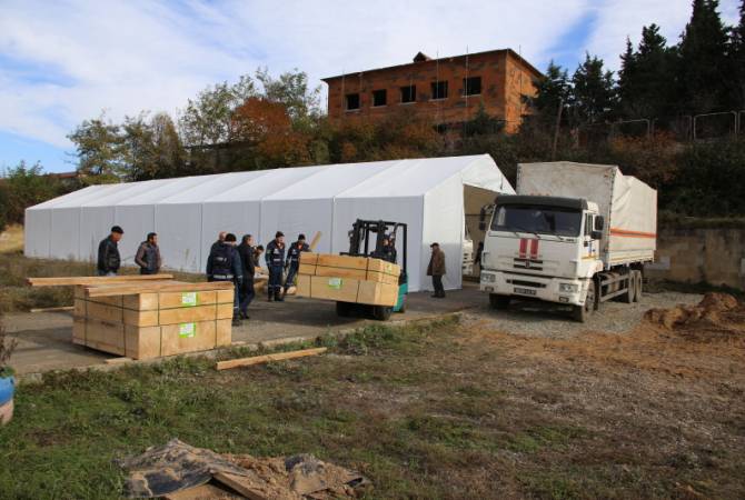 Гуманитарная помощь из России передается населению Арцаха

