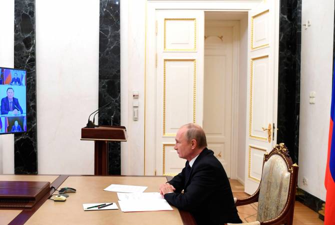 Putin briefs Security Council members on phone talks held with Armenian and Azerbaijani 
leaders
