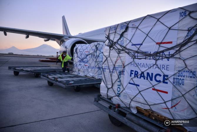 Le deuxième avion d'aide humanitaire français est arrivé à Erevan

