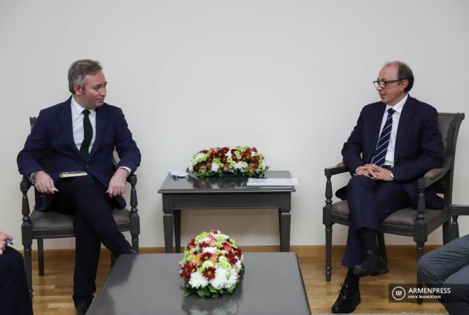 Министр ИД  Армении Ара Айвазян встретился с госсекретарем по ИД Франции Лемуаном