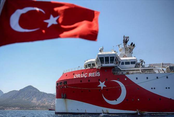 Турецкое судно вернулось в Анталью после геологоразведки в Средиземноморье
