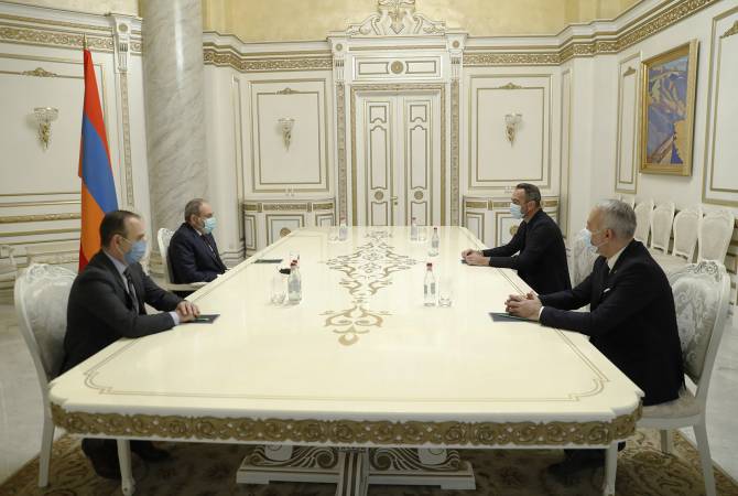 Prime Minister Pashinyan receives Djorkaeff brothers 