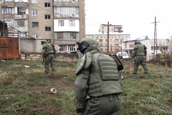 Российские миротворцы ведут работы по разминированию территорий социальных 
объектов Степанакерта