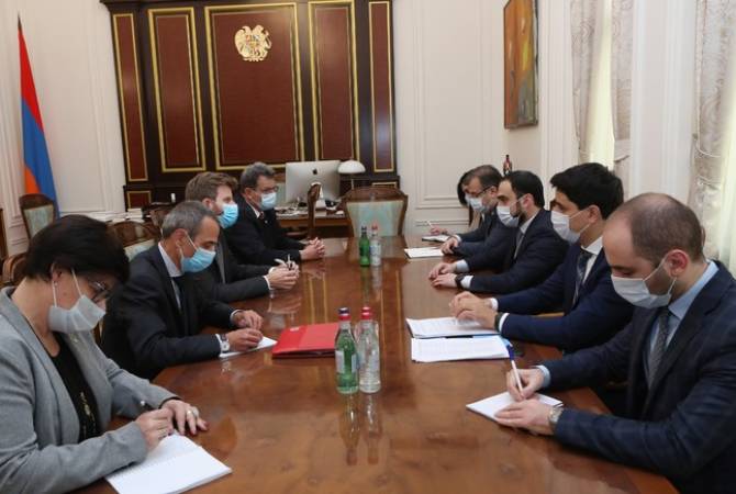 Deputy PM discusses exchange of POWs with ICRC executive 