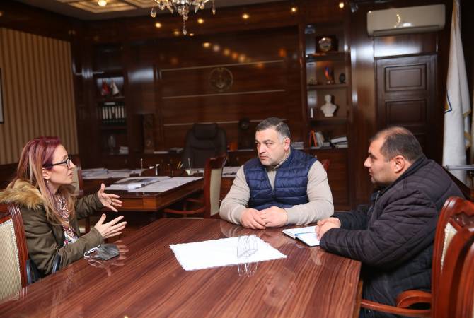 Artsakh minister, Stepanakert Mayor discuss social problems caused by recent war