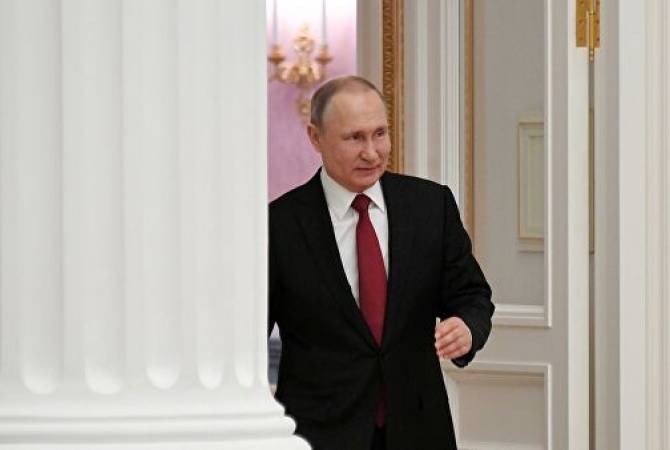 Путину доверяют 60 процентов россиян, показал опрос

