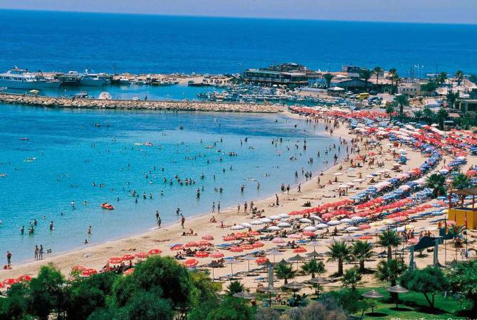 Кипр в 2021 году станет принимать привитых от COVID туристов без теста