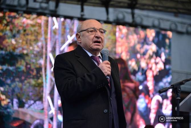 Vazgen Manukyan  présente les action pour résoudre la situation en Arménie