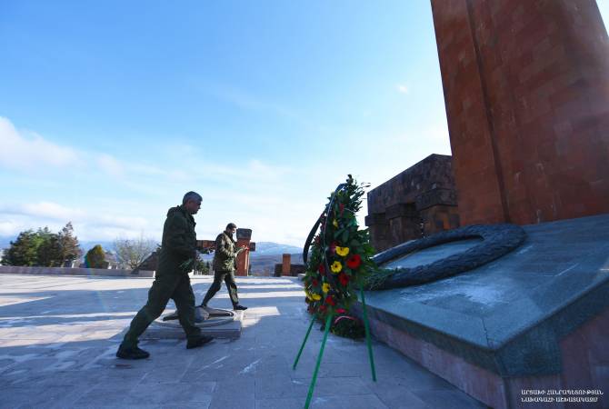 Arayik Harutyunyan a rendu hommage à la mémoire des innocentes victimes du séisme de 
Spitak