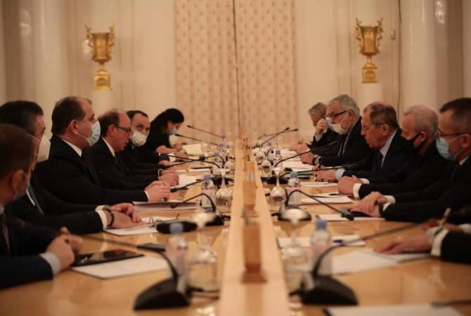 وزيرا الخارجية الأرميني ونظيره الروسي يعقدان اجتماعاً موسعاً بموسكو 
