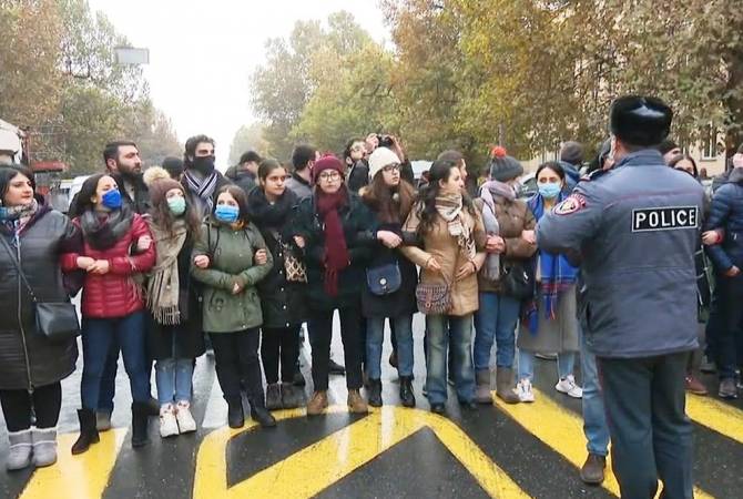 Protesters rallying against Pashinyan block streets in Yerevan
