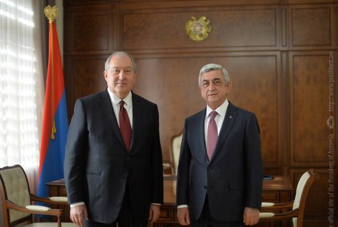 رئيس الجمهورية أرمين سركيسيان يلتقي الرئيس الثالث لأرمينيا سيرج سركيسيان ومناقشة الوضع 
بالبلاد