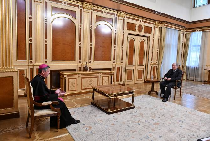 الرئيس أرمين سركيسيان يستقبل سفير الفاتيكان لدى أرمينيا أفيلينو بيتنكور