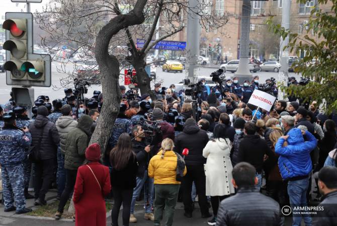 Երևանում ընթանում են անհնազանդության ակցիաներ վարչապետի հրաժարականի 
պահանջով

