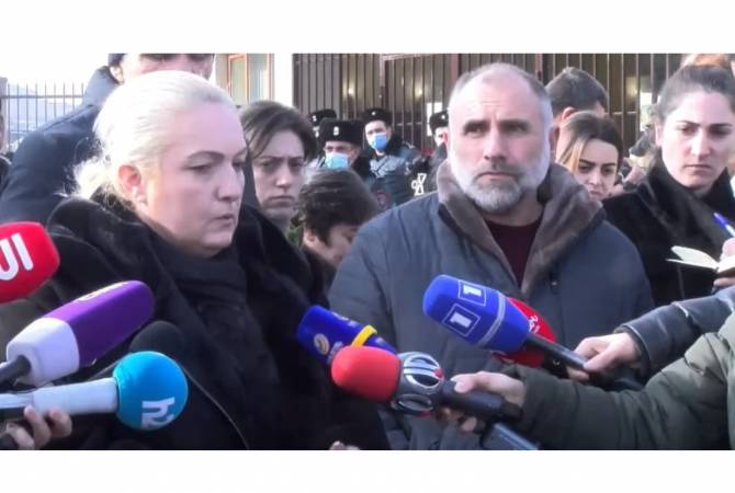 Родственники пропавших без вести военнослужащих Эчмиадзинской в/ч требуют встречи 
с главой Генштаба