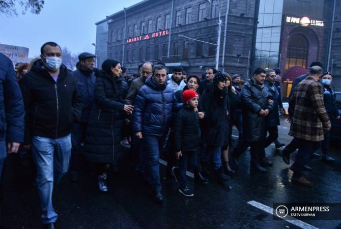 Оппозиция призывает ко всеобщей забастовке в Армении 22 декабря

