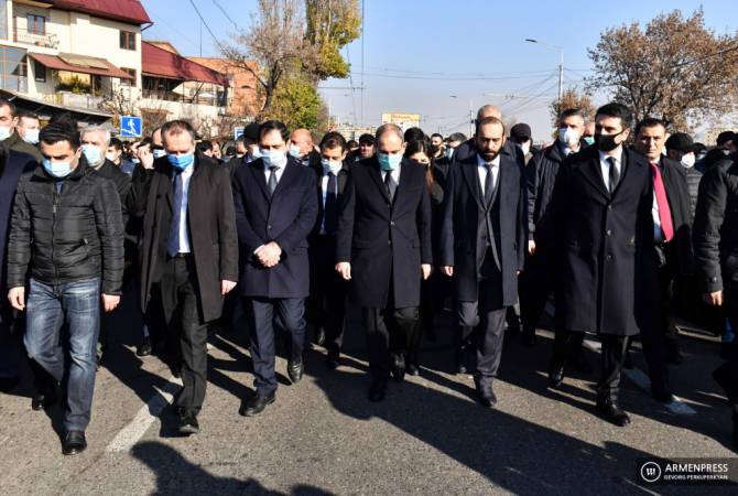 مسيرة الحداد تكريماً لشهداء حرب آرتساخ بمشاركة رئيس وزراء أرمينيا نيكول باشينيان تبدأ في يريفان