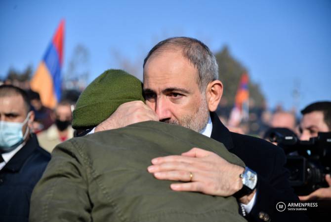 Pashinyan honors fallen troops at Yerablur military cemetery as protesters try to block entrance 