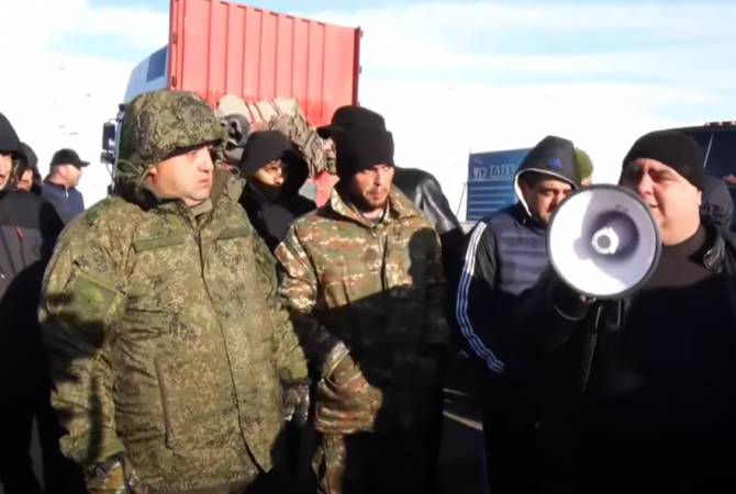 Protesters block Goris-Tatev road in protest of Pashinyan’s expected visit to Syunik 