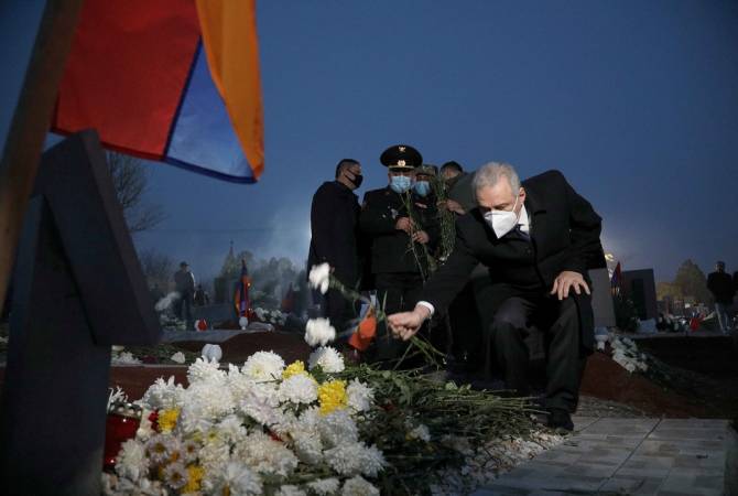 Министр обороны Армении посетил воинский пантеон «Ераблур»

