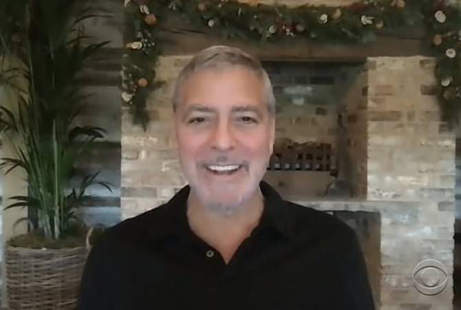 Джордж Клуни рассказал, почему его дети верят в Санта Клауса

