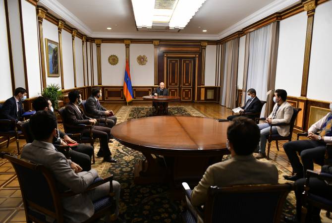 Le Président Sarkissian reçoit des représentants de la Fondation Startup Armenia