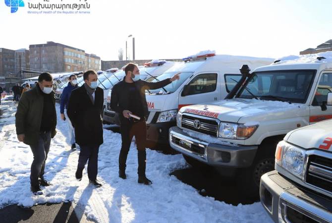 В Ожоговом центре Арсен Торосян ознакомился с оснащением новых машин скорой 
помощи 