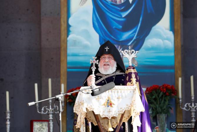 Отеческий призыв  Гарегина II провести последнюю в  году  Святую литургию в мирной 
обстановке 