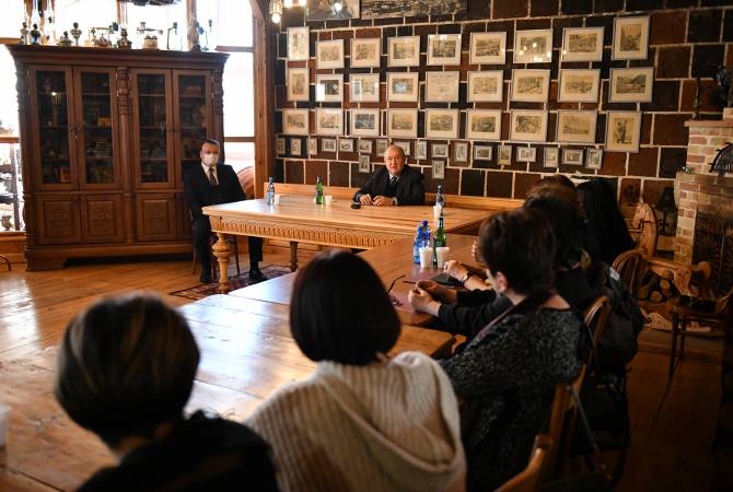 رئيس الجمهورية أرمين سركيسيان يلتقي بممثلي المجتمع المدني في مدينة كيومري