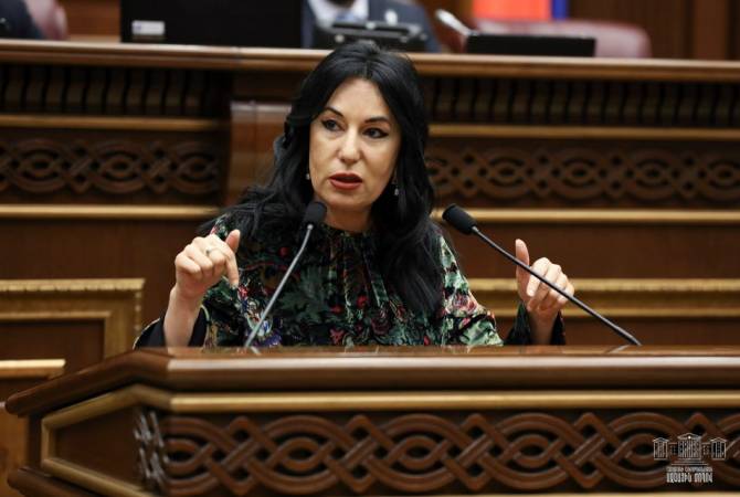 Парламент Армении прекратил полномочия Наиры Зограбян на посту председателя 
комиссии