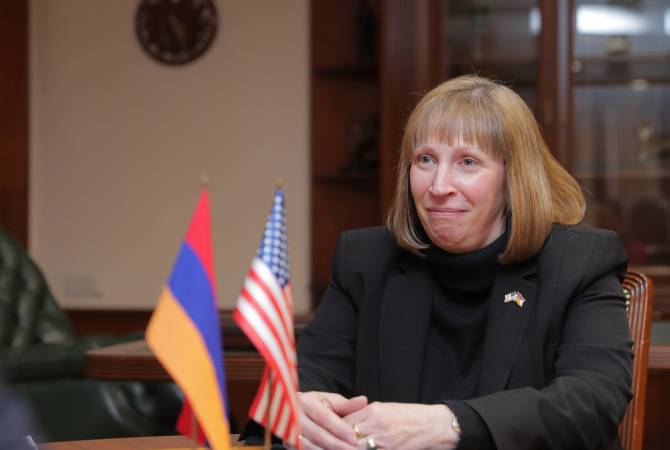 Впереди перспективы светлого будущего: обращение посла США в Армении к армянскому 
народу